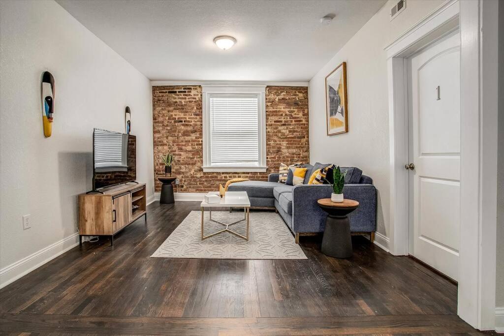 Oasis Midtown Kc- 2 Bedroom Apt Kansas City Esterno foto